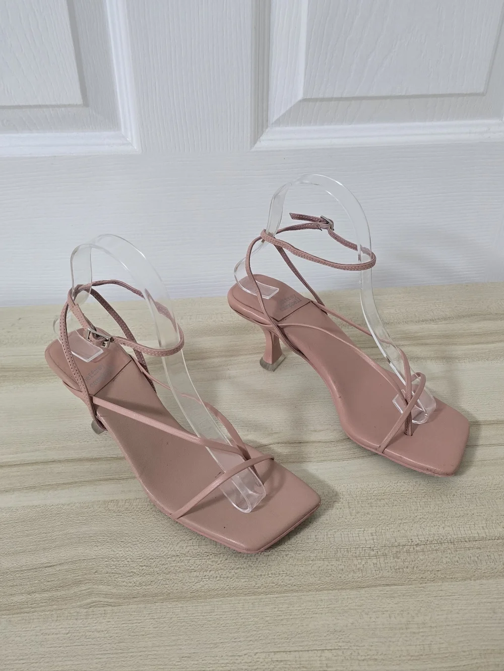 Jeffrey Campbell Fluxx Tan/nude Strappy Kitten Heel Thong Sandals Size 6.5 - Picture 2 of 9